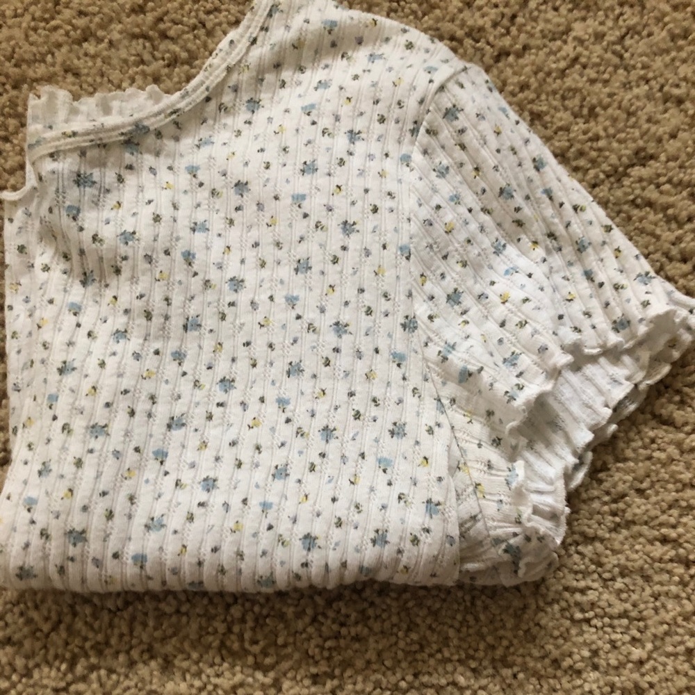 Blue floral print short sleeve top:)